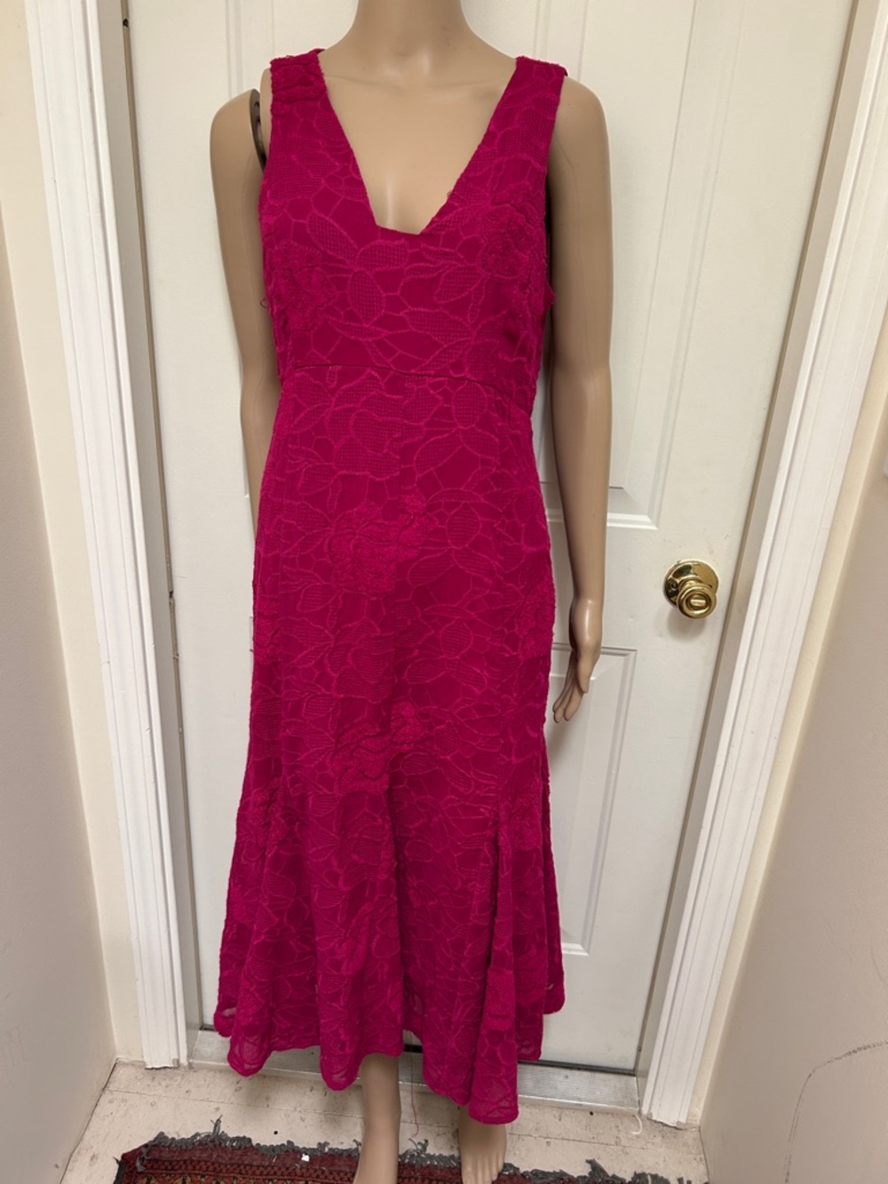 Anthropologie Moulinette Soeurs Sleeveless V-Neck Lace Midi Dress in Fuchsia 8